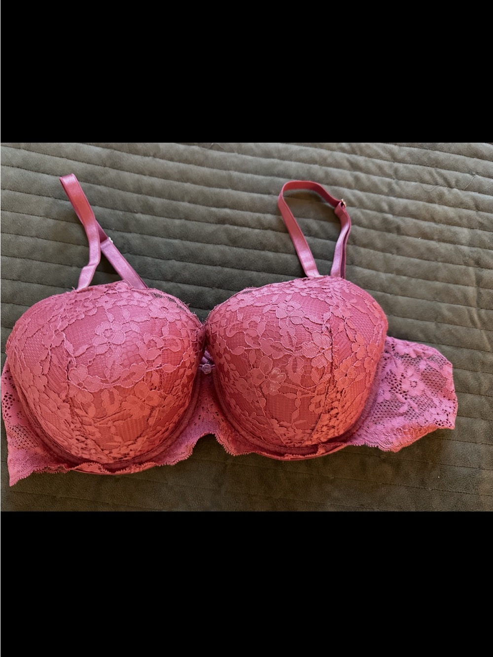 Victoria Secret Wired Lightly Lined Lace Bra Pink like new with size tag